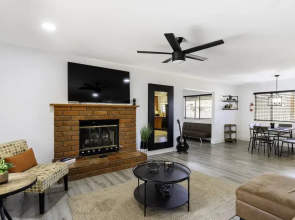 Sky Harbor House - Centrally Located W/hot Tub 3 Bedroom Home by RedAwning
