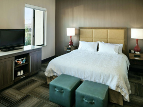 Hampton Inn & Suites Arroyo Grande/Pismo Beach Area, CA
