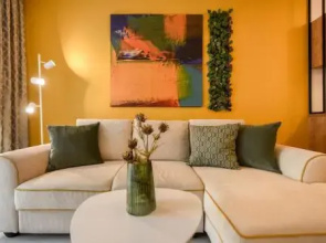 Colorful Fusion - Modern Apt At Romexpo