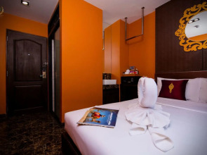 Violet Tower at Khaosan Palace