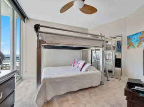 Bella Luna 810-Large Corner Unit with Spectacular Views of Beach & Bay