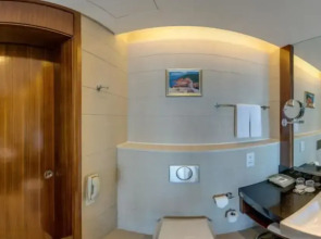 Holiday Inn Qingdao City Centre by IHG