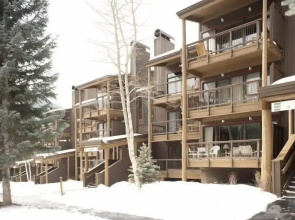 2 Bedroom Condo in West Keystone Near Lakeside Village