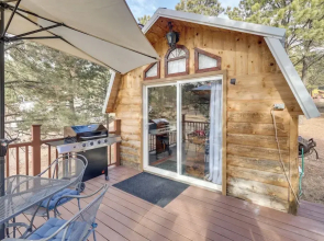 Tiny Cabin w/ Outdoor Dining Area - Near Keystone!