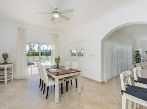 Beautiful 5-bdr 2 Levels Villa for Rent in Punta Cana - Golf Front With Pool Jacuzzi Maid