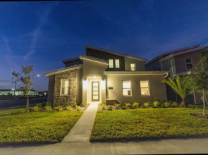 Fantastic Eight Bedrooms SF w Screened Pool at Storey Lake Resort 2887