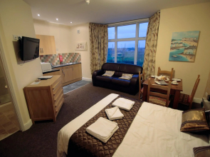 Pier View Hotel and Apartments