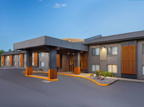Days Inn and Suites by Wyndham Downtown Missoula-University