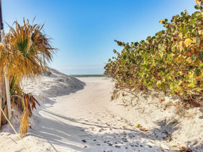 Steps to Shore: Walkable Clearwater Beach Condo