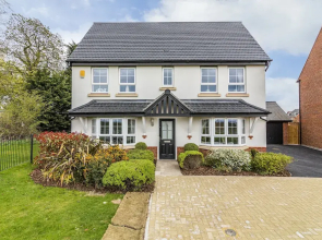 Spacious 4bed House in Derby with Garden