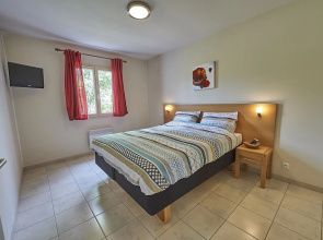 Bungalow in Lanzac Near Dordogne River