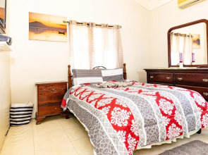 Ocho Rios Emerald 2 Bed 10 mins ocho Rios 24hrs Hot Water Wi fi