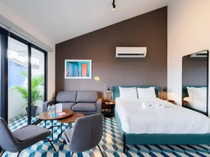 w Artistic Loft in Santa Ana