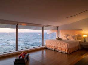 Icarus Luxury Beachfront Villa