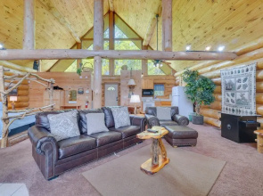 Gatlinburg Cabin w/ Mtn-view Deck ~ 11 Mi to Dtwn
