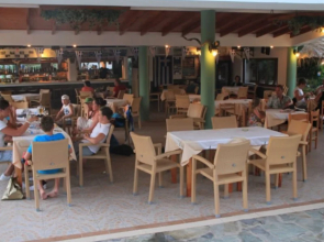 Maro Studio And Apartments