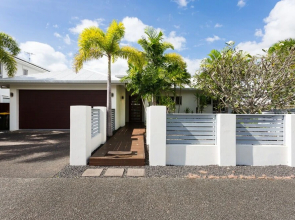 Cairns Beaches Home With Water View