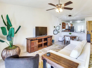 Golf Getaway: Cape Coral Condo 1 Mi to River!