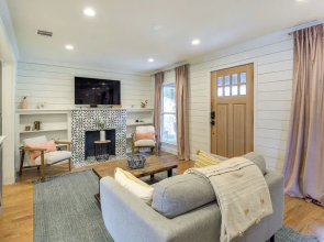 Pecan Blue Frisco Home w/ Private Yard & Hot Tub