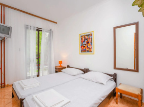 Franeta Apartments