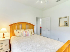 6 Mi to Fort Myers Beach: Lakefront Home w/ Pool