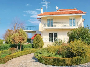 Beautiful Home in Xilokastro With 5 Bedrooms, Outdoor Swimming Pool and Swimming Pool