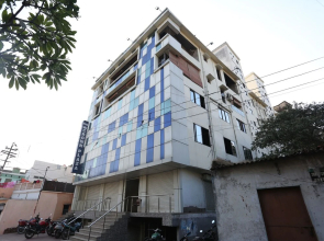 OYO 27725 Hotel Crown Plaza