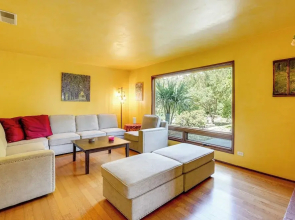 Near Golf, Trails & Parks: Lush Pinole Retreat