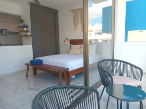 Beautiful Studio Very Close To The Beach and 5th Avenue