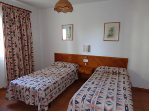 Benet Los Pinares Apartments