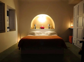 Haraki Studios & Apartments