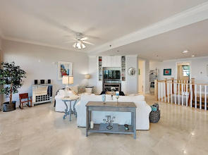 Stunning All-suite Getaway W/ Pool - Private Beach 5 Bedroom Condo