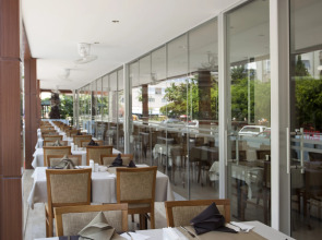Riviera Hotel & Spa