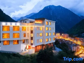 Shiwai Qilan Homestay (Kangding Love Song Square Liuliu City)