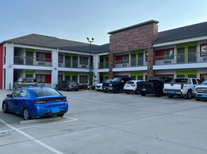 Americas Best Value Inn & Suites Kingwood IAH Airport