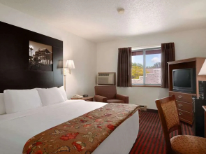Super 8 La Crosse
