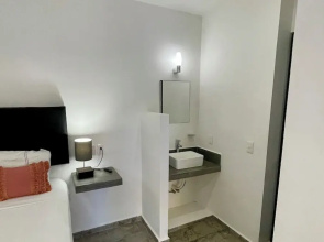 Lavish Studio w Kitchen Downtown 1