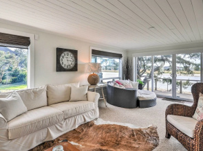 Waterfront Seaside Beach Home w/ Views & Hot Tub!