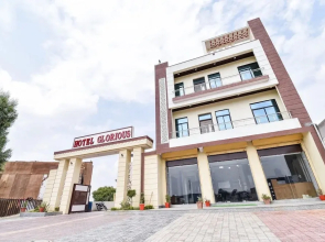 Glorious Resort by OYO Rooms