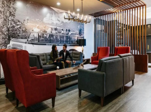 The Elk & Avenue Hotel