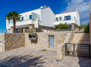 Villa MARIA with heated swimming pool