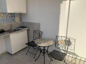 Deni's apartments per 2 con veranda balcone