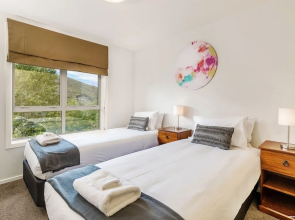 Lake View Greenstone Apartment east