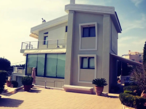 Stunning 4-bed Villa in Lagonisi Kalivia Thorikou