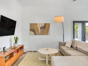 Heated Pool & Yard: Gilbert Getaway!
