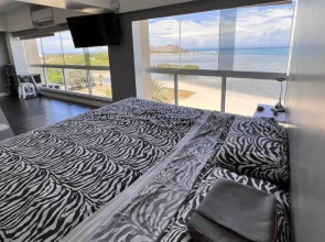 Seafrontapartment-sleeps4-pool-parking-garden