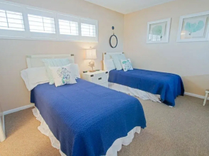 Gulf Shore Condo #213 - 2 Br condo by RedAwning