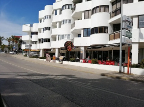 Cozy 1-bed Apartment Near Oura Beach