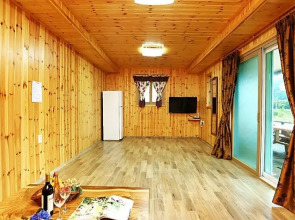 Cheongdo Mountains Bed and Breakfast