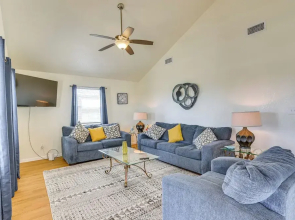 Walk to Beach: Gulf-view Home in Surfside Beach!